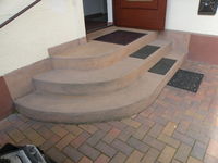 Treppe im Eingangsbereich vorher